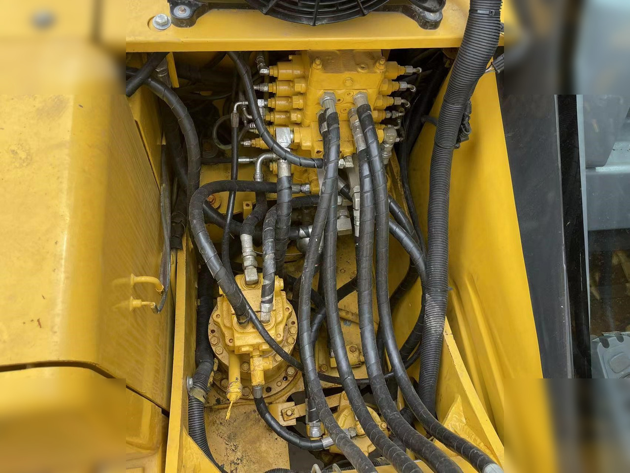 KOMATSU PC130-7 - Crawler excavator: picture 3 KOMATSU PC130-7 - Crawler excavator: picture 3