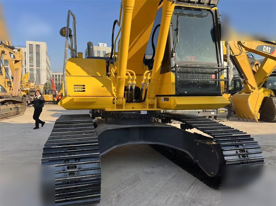 KOMATSU PC200-8 - Crawler excavator: picture 2 KOMATSU PC200-8 - Crawler excavator: picture 2