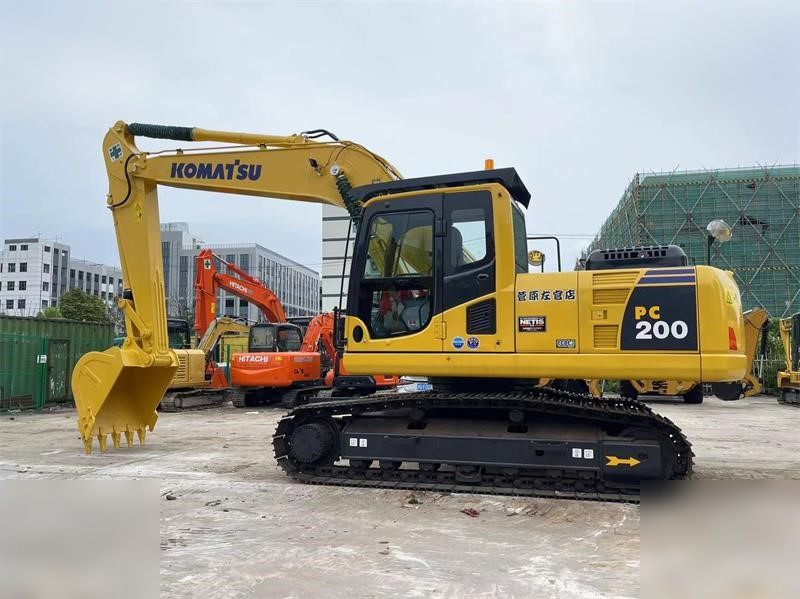 KOMATSU PC200-8N1 - Crawler excavator: picture 1 KOMATSU PC200-8N1 - Crawler excavator: picture 1