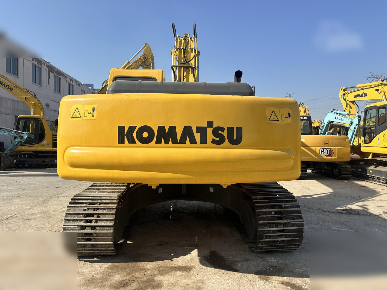 KOMATSU PC220-6 - Crawler excavator: picture 2 KOMATSU PC220-6 - Crawler excavator: picture 2