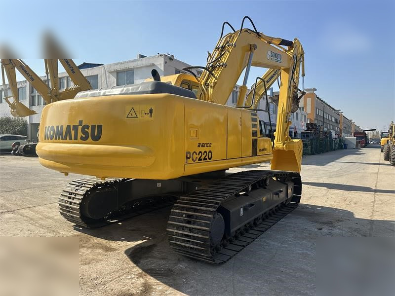 KOMATSU PC220-6 - Crawler excavator: picture 5 KOMATSU PC220-6 - Crawler excavator: picture 5