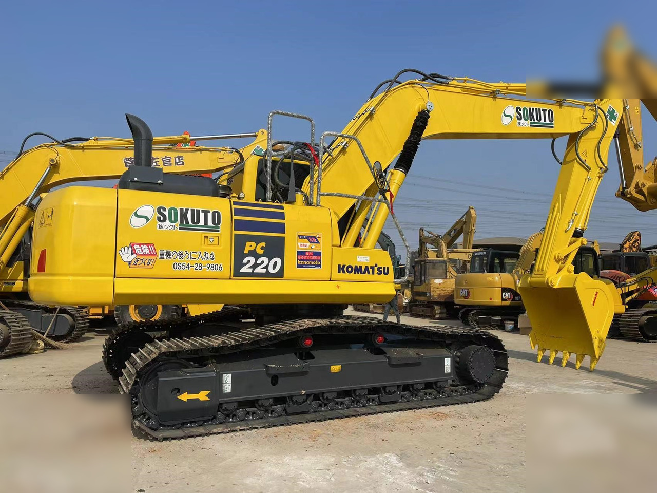 KOMATSU PC220-8 - Crawler excavator: picture 1 KOMATSU PC220-8 - Crawler excavator: picture 1
