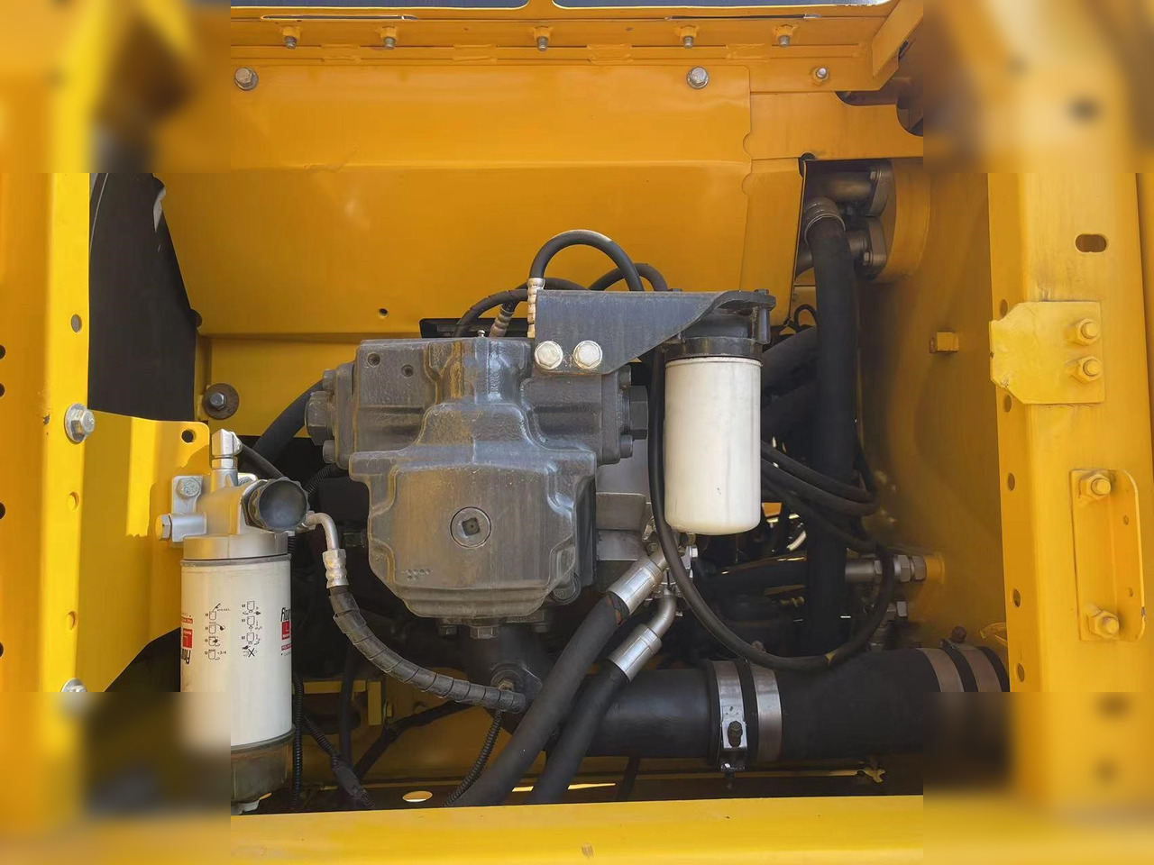 KOMATSU PC220-8 - Crawler excavator: picture 4 KOMATSU PC220-8 - Crawler excavator: picture 4