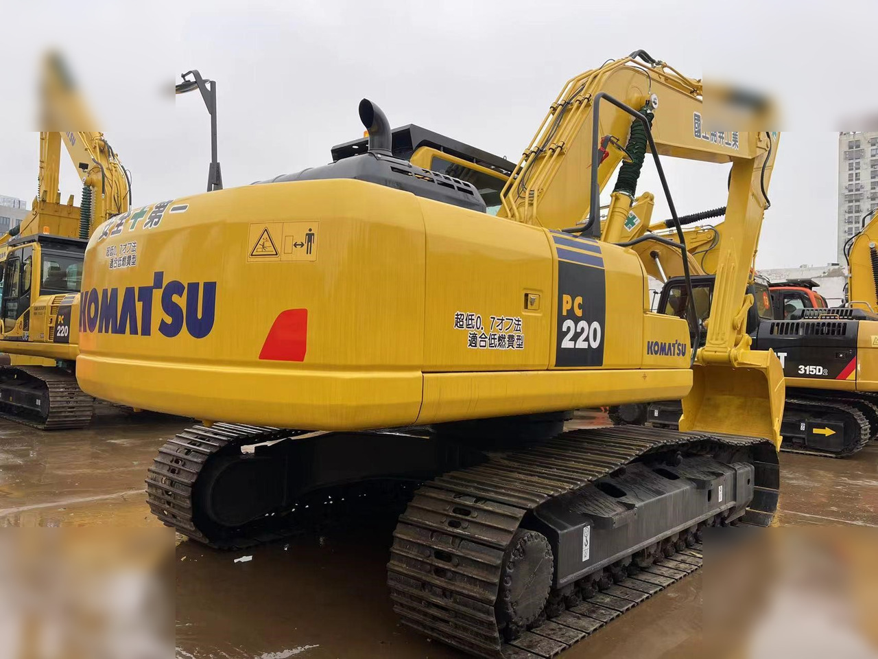 KOMATSU PC220-8 - Crawler excavator: picture 3 KOMATSU PC220-8 - Crawler excavator: picture 3