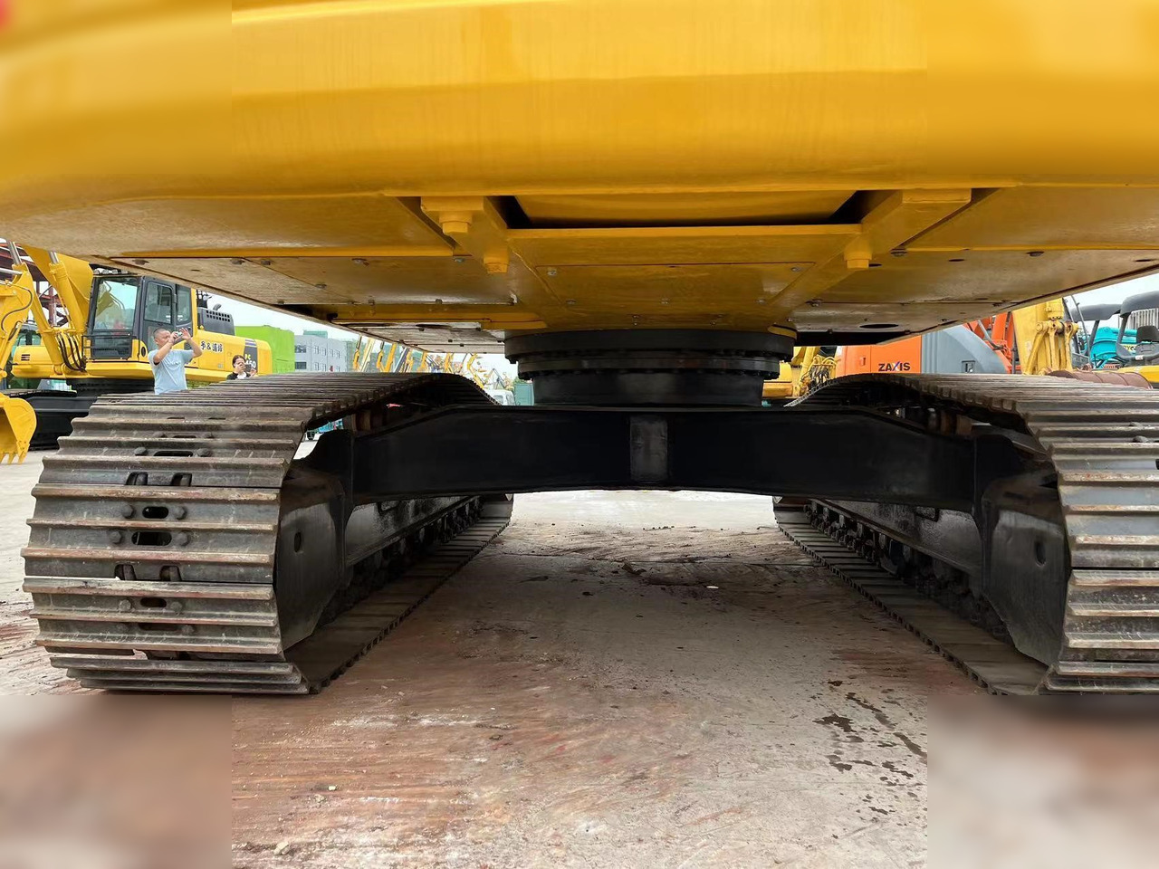 KOMATSU PC220-8 - Crawler excavator: picture 2 KOMATSU PC220-8 - Crawler excavator: picture 2