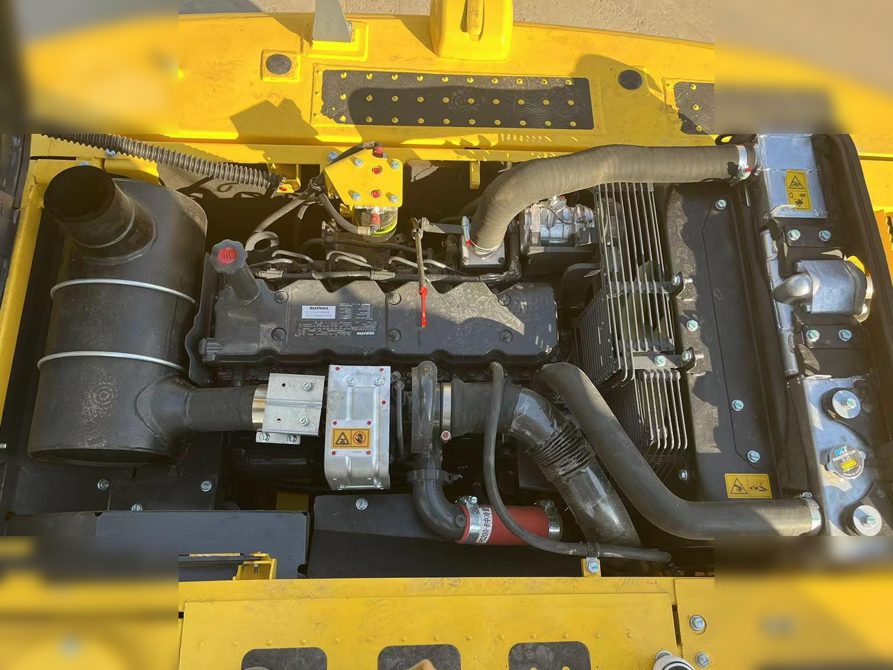 KOMATSU PC220-8 - Crawler excavator: picture 3 KOMATSU PC220-8 - Crawler excavator: picture 3