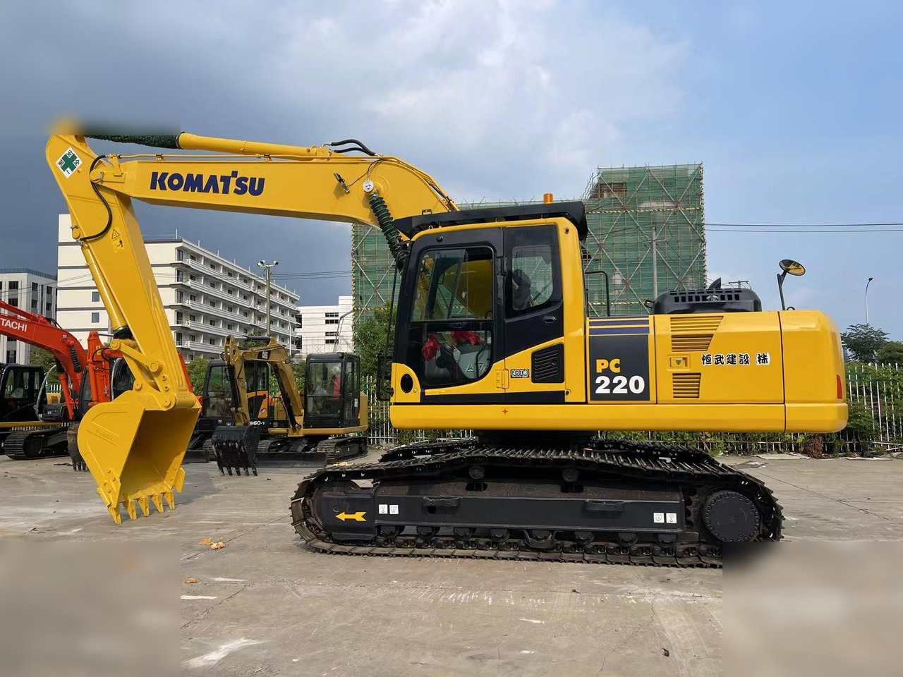 KOMATSU PC220-8 - Crawler excavator: picture 4 KOMATSU PC220-8 - Crawler excavator: picture 4
