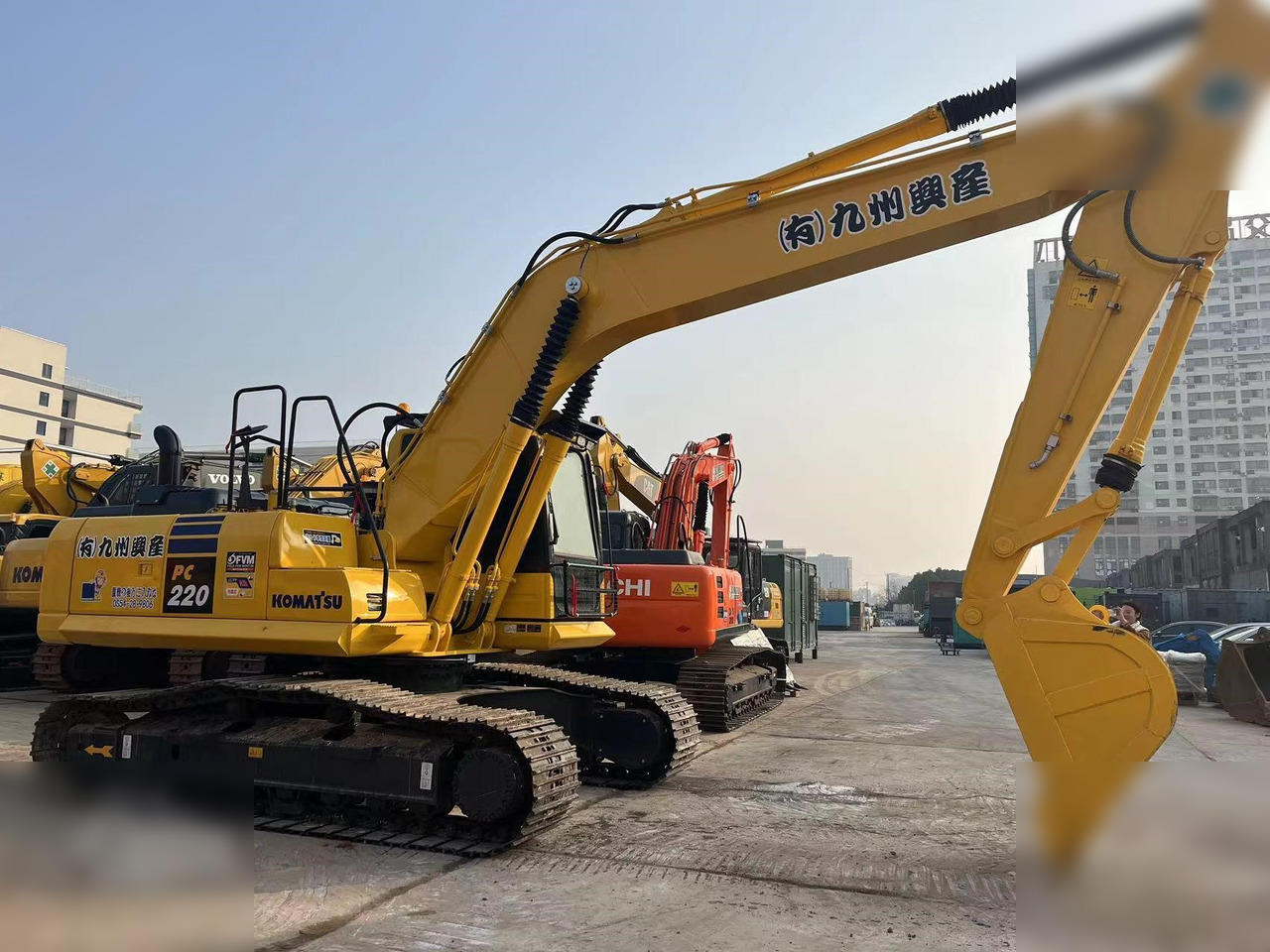 KOMATSU PC220-8M0 - Crawler excavator: picture 5 KOMATSU PC220-8M0 - Crawler excavator: picture 5