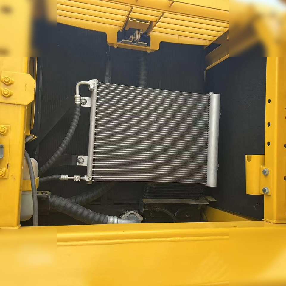 KOMATSU PC240 LC-8 - Crawler excavator: picture 3 KOMATSU PC240 LC-8 - Crawler excavator: picture 3