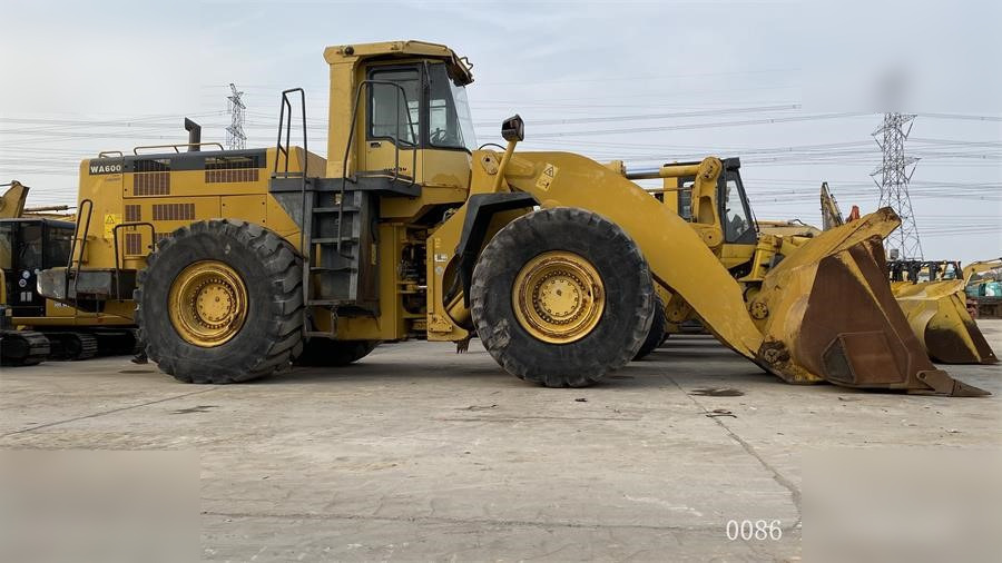 KOMATSU WA600-3 - Wheel loader: picture 1 KOMATSU WA600-3 - Wheel loader: picture 1
