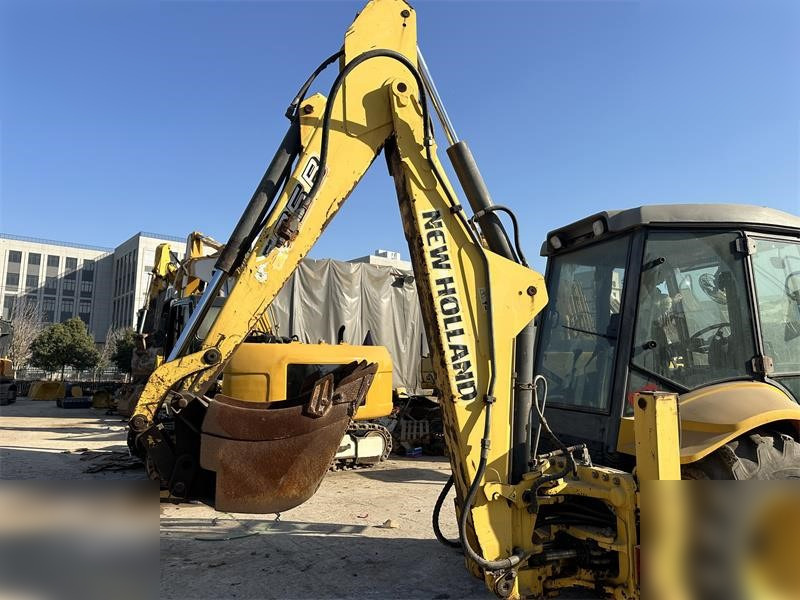 NEW HOLLAND LB95B-4PT - Backhoe loader: picture 4 NEW HOLLAND LB95B-4PT - Backhoe loader: picture 4