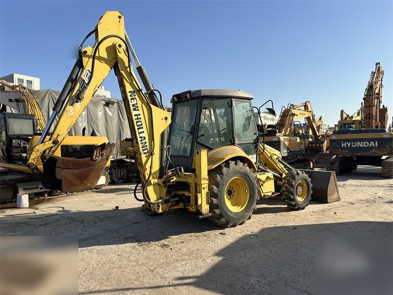 NEW HOLLAND LB95B-4PT - Backhoe loader: picture 1 NEW HOLLAND LB95B-4PT - Backhoe loader: picture 1