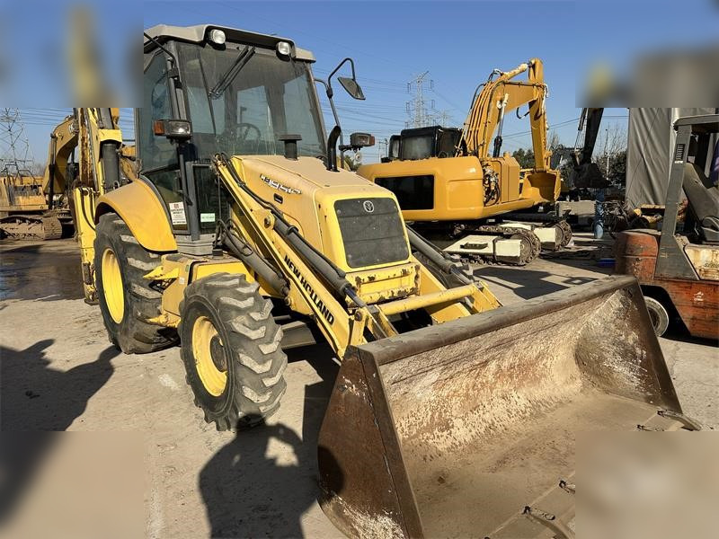 NEW HOLLAND LB95B-4PT - Backhoe loader: picture 3 NEW HOLLAND LB95B-4PT - Backhoe loader: picture 3
