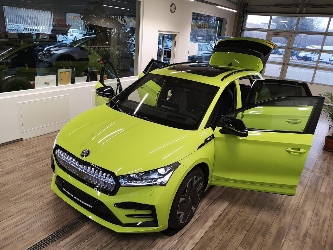 Skoda Enyaq iV RS 220 kW*PSD*AHK*virt.Pedal*360°Kamera - SUV: picture 2 Skoda Enyaq iV RS 220 kW*PSD*AHK*virt.Pedal*360°Kamera - SUV: picture 2