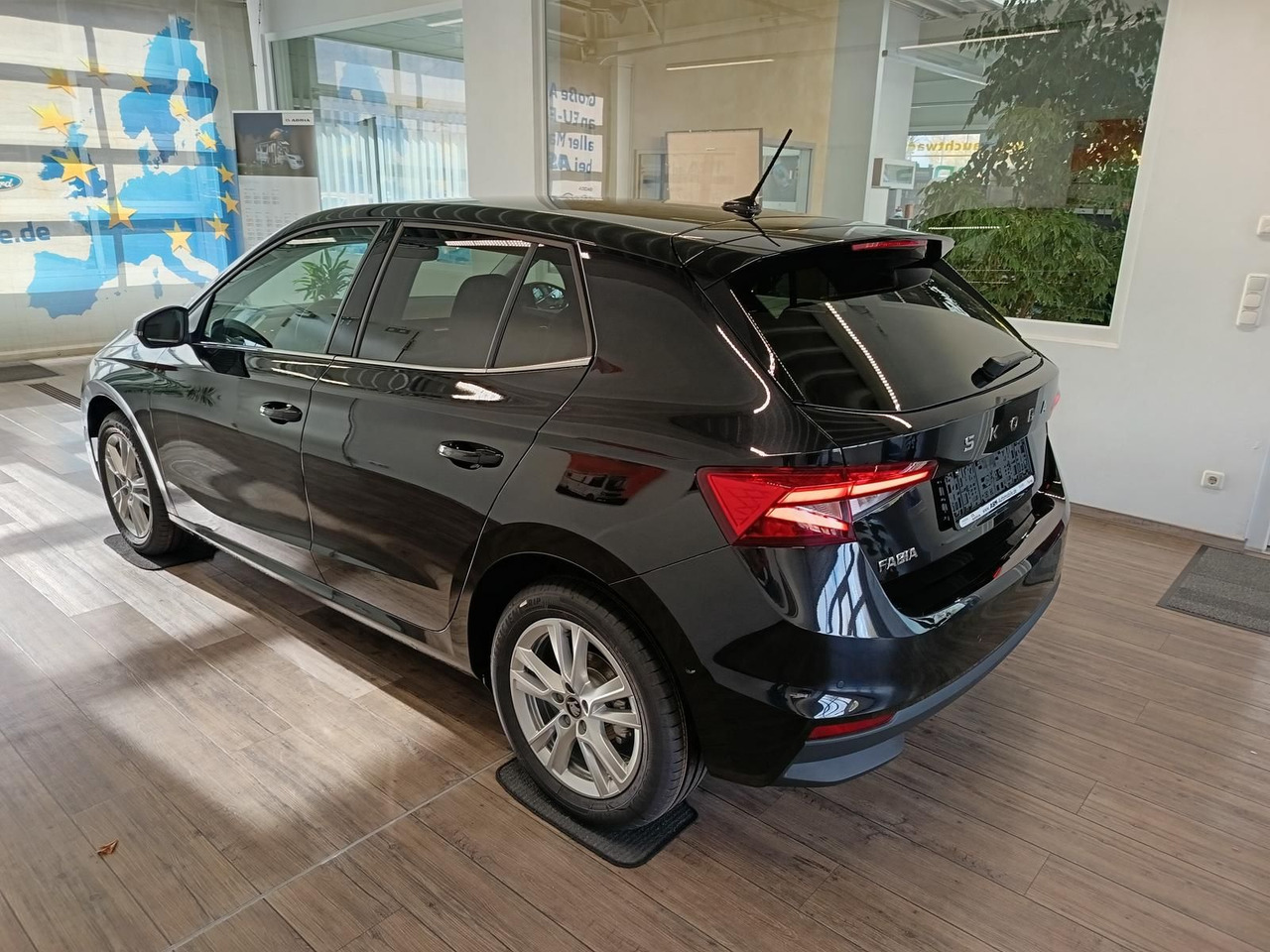 Skoda Fabia 130 Jahre 1,0TSI DSG*AHK-VORBER.*LED*R-KAM - Sedan: picture 4 Skoda Fabia 130 Jahre 1,0TSI DSG*AHK-VORBER.*LED*R-KAM - Sedan: picture 4