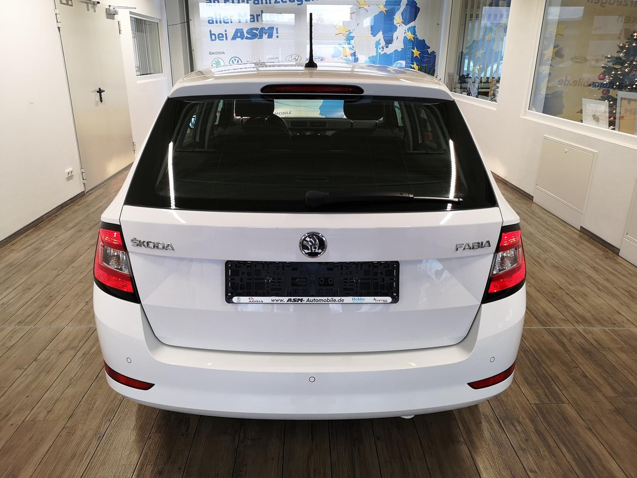Skoda Fabia Combi Ambition 1.0TSI 81kW+R-KAM+PDC+KLIMA - Car: picture 4 Skoda Fabia Combi Ambition 1.0TSI 81kW+R-KAM+PDC+KLIMA - Car: picture 4