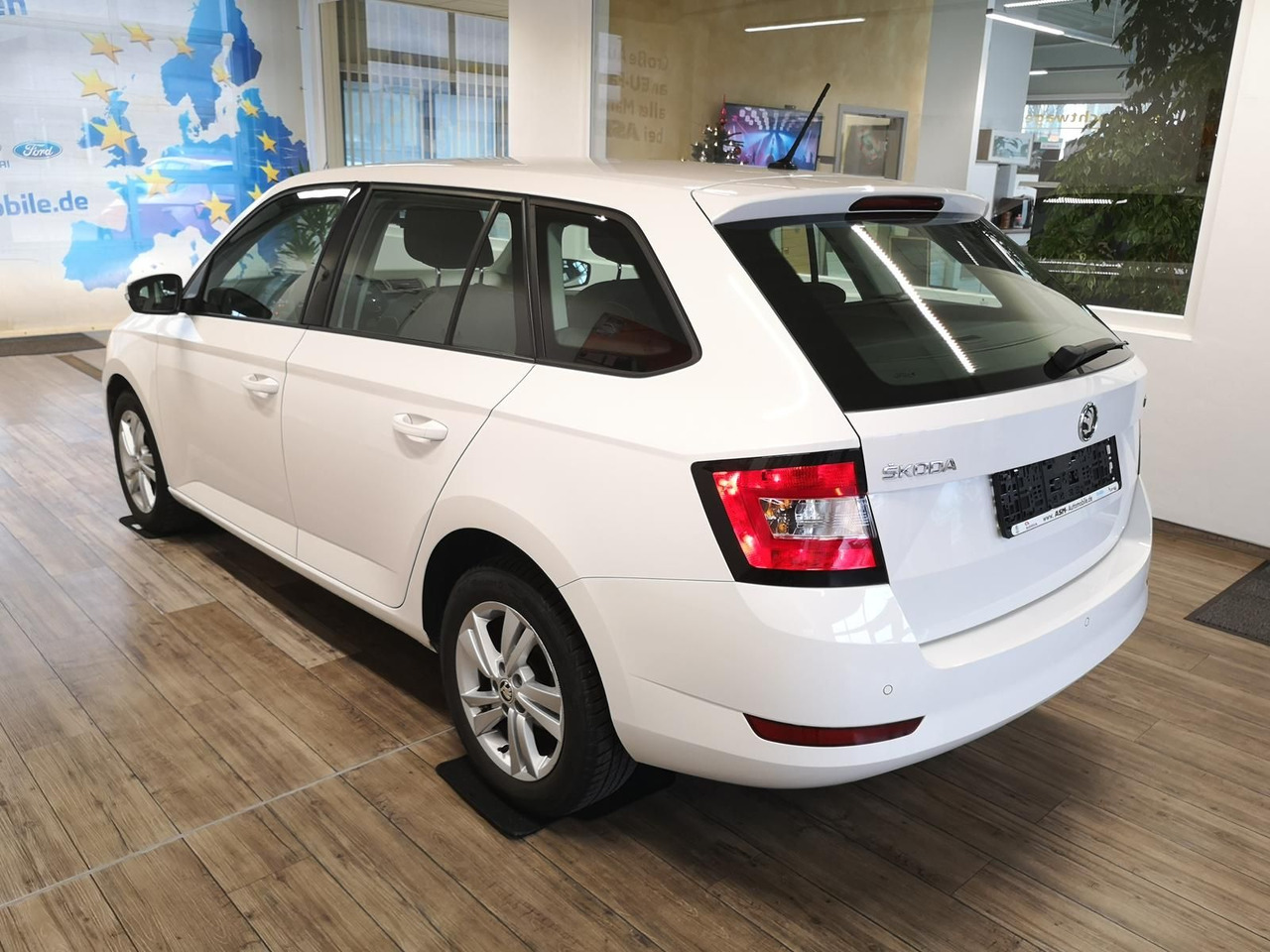 Skoda Fabia Combi Ambition 1.0TSI 81kW+R-KAM+PDC+KLIMA - Car: picture 3 Skoda Fabia Combi Ambition 1.0TSI 81kW+R-KAM+PDC+KLIMA - Car: picture 3