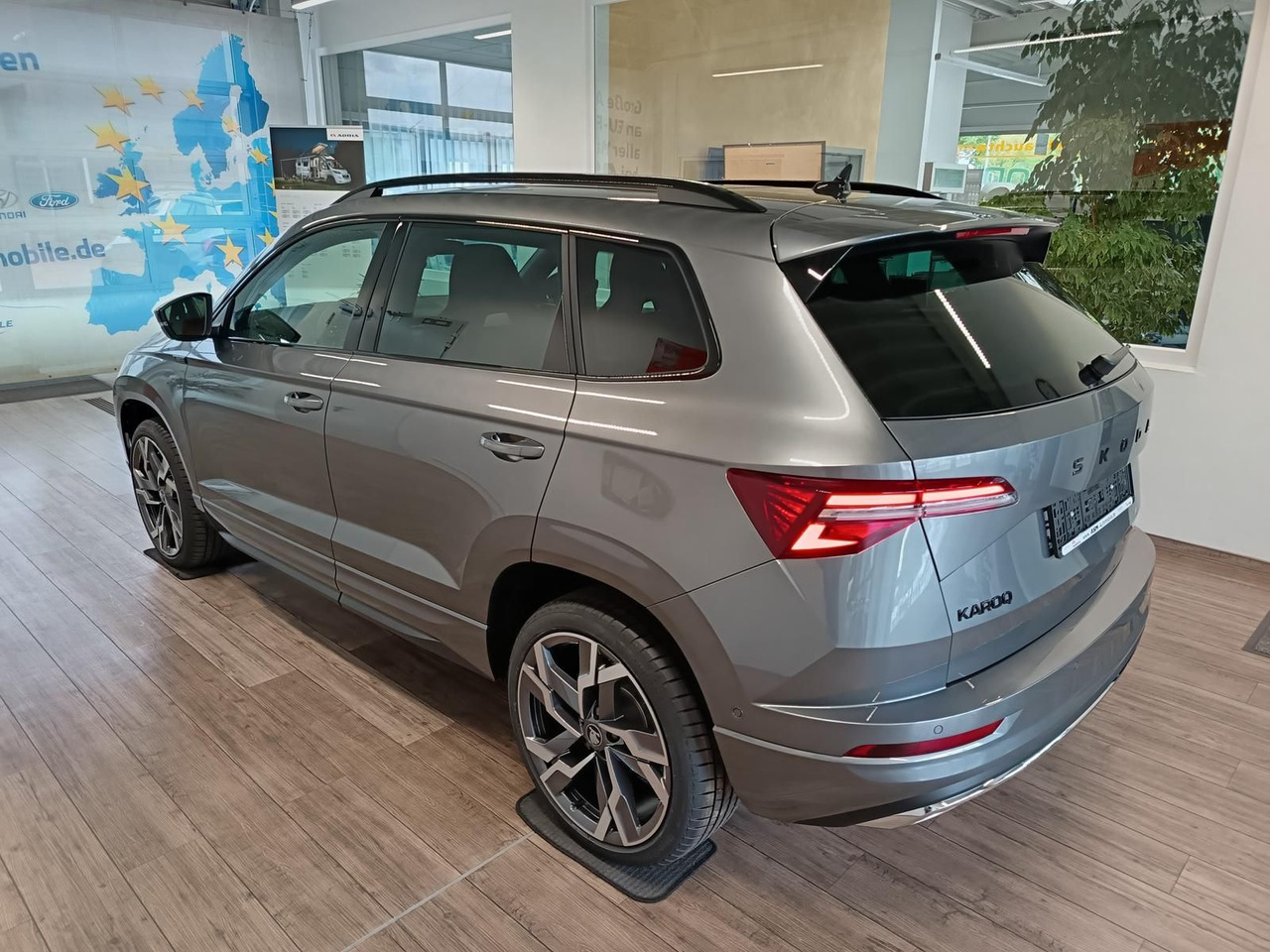 Skoda Karoq Sportline 1,5 TSI DSG*AHK*PSD*STD.HZG*NAVI - SUV: picture 4 Skoda Karoq Sportline 1,5 TSI DSG*AHK*PSD*STD.HZG*NAVI - SUV: picture 4