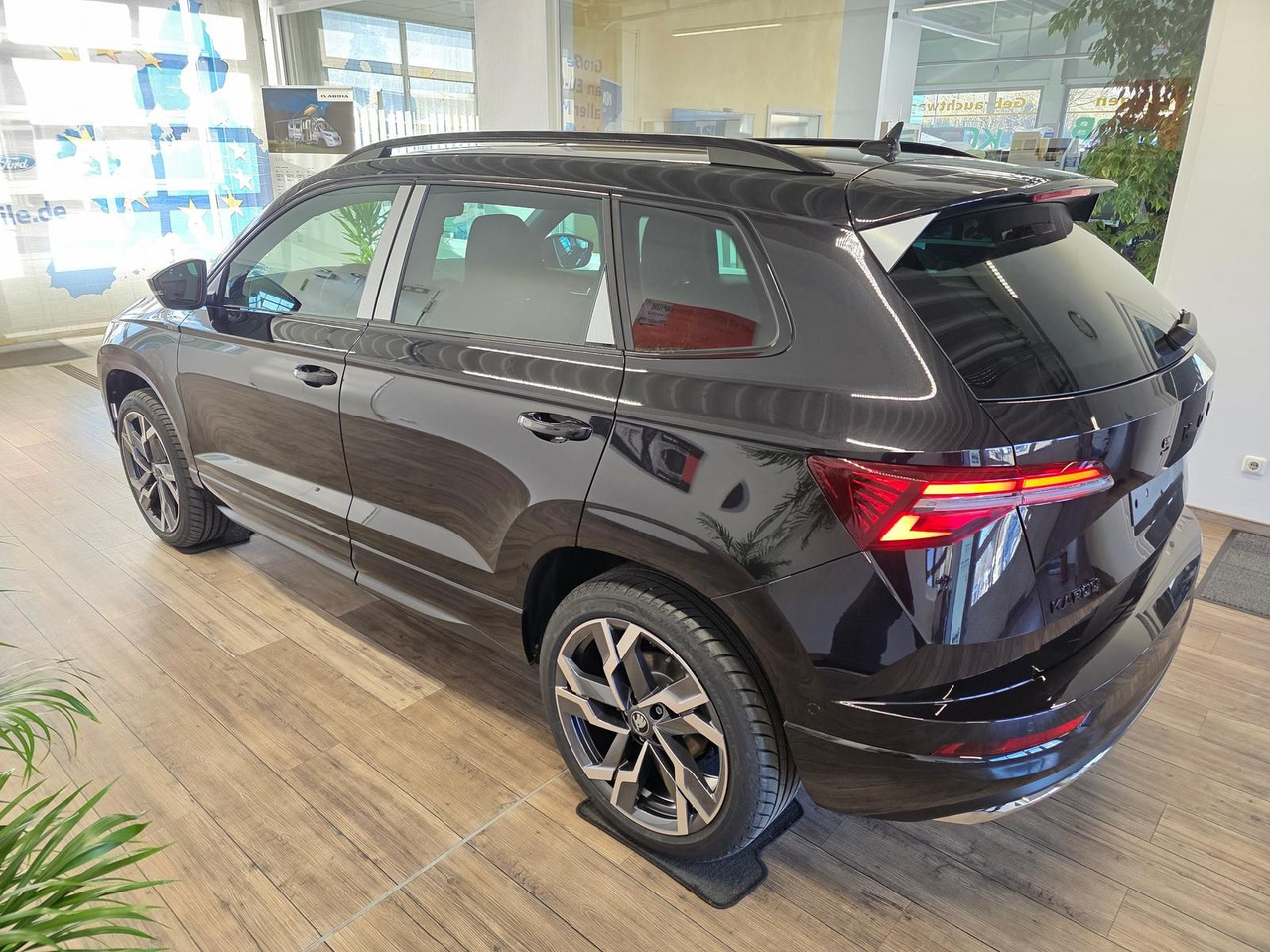 Skoda Karoq Sportline 2,0TDI DSG 4x4*PSD*AHK*360°*NAVI - SUV: picture 4 Skoda Karoq Sportline 2,0TDI DSG 4x4*PSD*AHK*360°*NAVI - SUV: picture 4