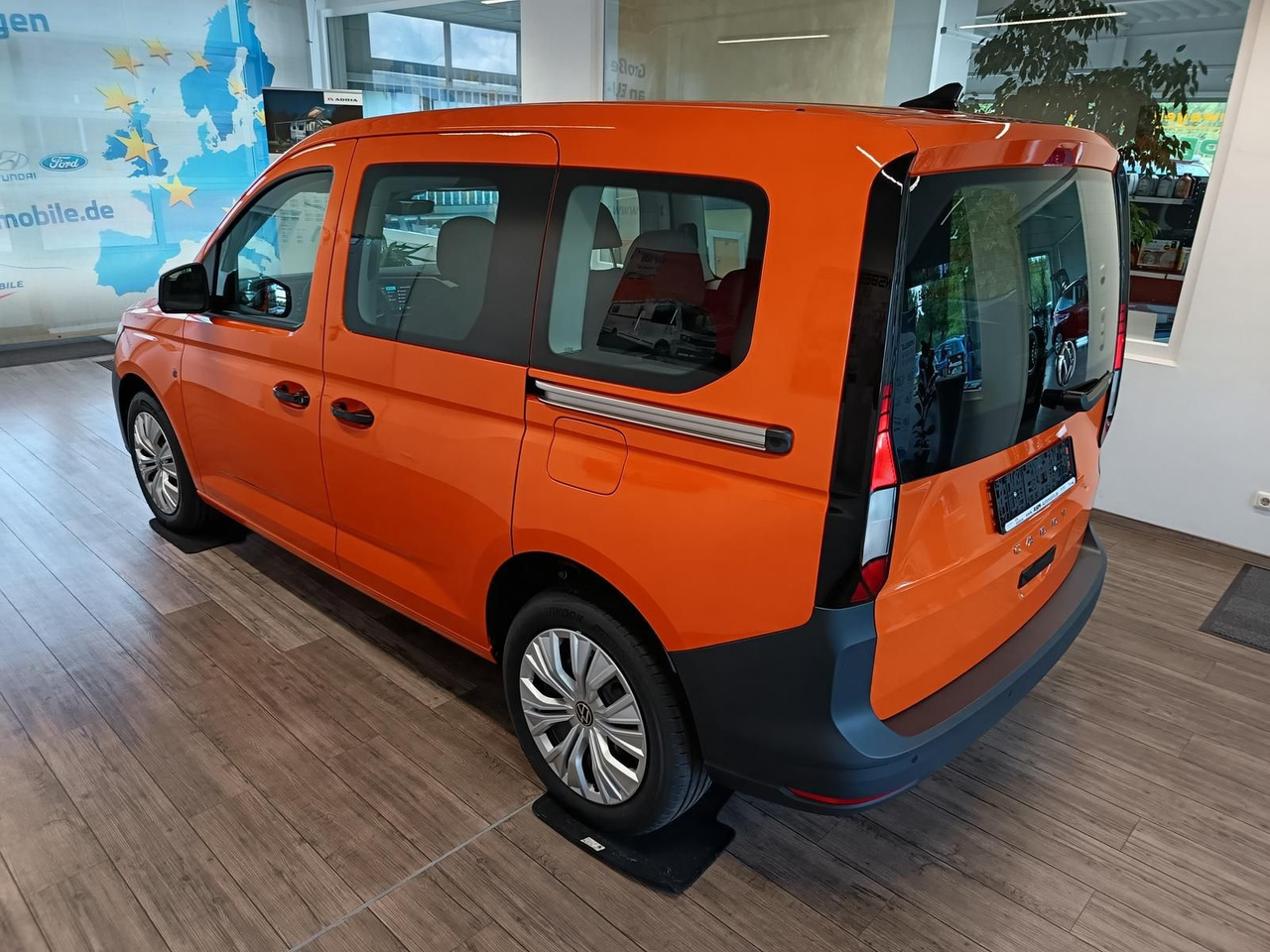Volkswagen Caddy 2.0 TDI 75 kW*PDC*TEMP*DAB*KLIMA*5-SITZER* - Station wagon: picture 4 Volkswagen Caddy 2.0 TDI 75 kW*PDC*TEMP*DAB*KLIMA*5-SITZER* - Station wagon: picture 4