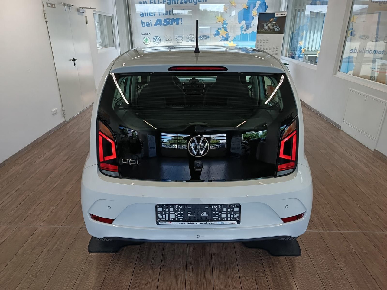 Volkswagen up! move up! 1.0*R-KAM*PDC*SHZ*MAPS+MORE*DAB*NSW - Car: picture 5 Volkswagen up! move up! 1.0*R-KAM*PDC*SHZ*MAPS+MORE*DAB*NSW - Car: picture 5