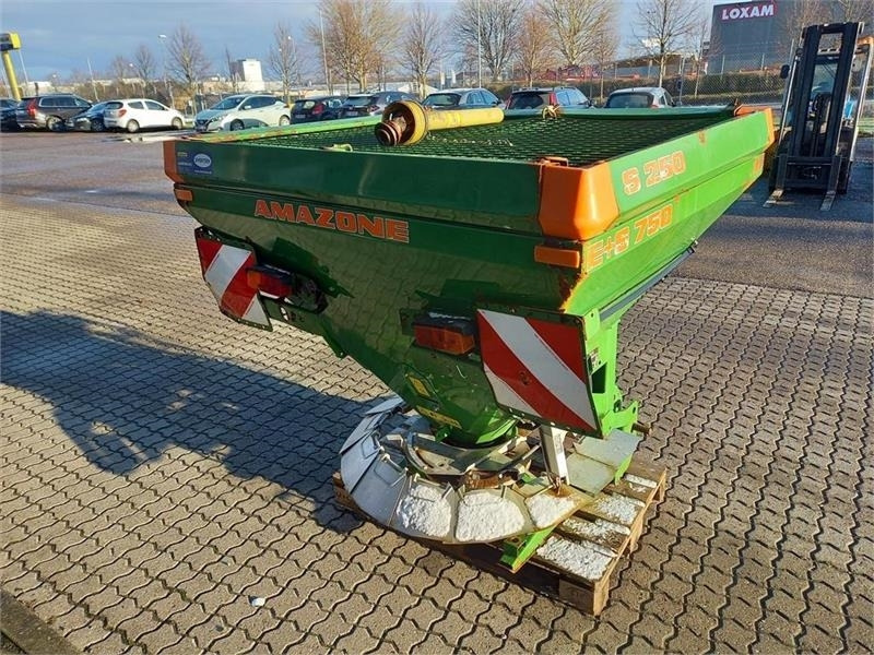 Amazone E+S 750 - Sand/ Salt spreader for Utility/ Special vehicle: picture 4 Amazone E+S 750 - Sand/ Salt spreader for Utility/ Special vehicle: picture 4