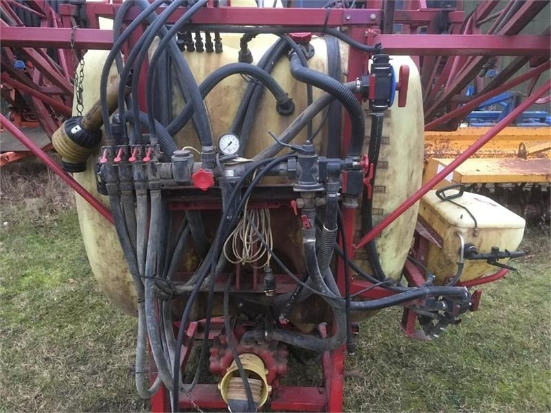 Hardi LHY 1000 / 16/361 Incl. fronttank - Trailed sprayer: picture 4 Hardi LHY 1000 / 16/361 Incl. fronttank - Trailed sprayer: picture 4