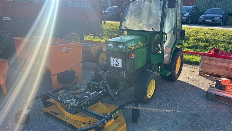 John Deere 755 Kompakt traktor - Municipal tractor: picture 1 John Deere 755 Kompakt traktor - Municipal tractor: picture 1