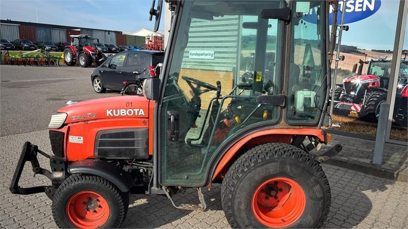 Kubota B2530 HST B2530 - Municipal tractor: picture 3 Kubota B2530 HST B2530 - Municipal tractor: picture 3