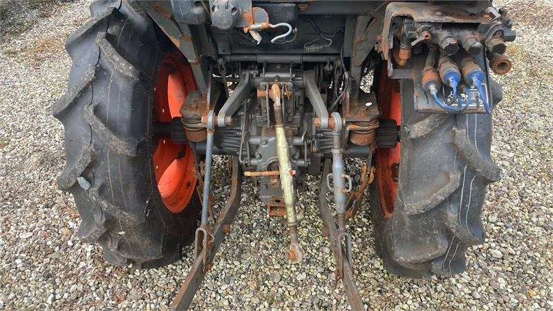 Kubota STW37 Kun 1145 timer - Municipal tractor: picture 4 Kubota STW37 Kun 1145 timer - Municipal tractor: picture 4