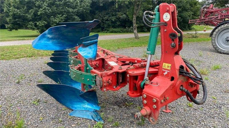 Kverneland EG 100-300-28 - Plow: picture 2 Kverneland EG 100-300-28 - Plow: picture 2