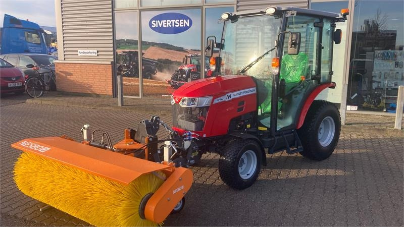 Massey Ferguson 1740 HC Frontlift/pto og 150 cm fejemaskine - Municipal tractor: picture 1 Massey Ferguson 1740 HC Frontlift/pto og 150 cm fejemaskine - Municipal tractor: picture 1