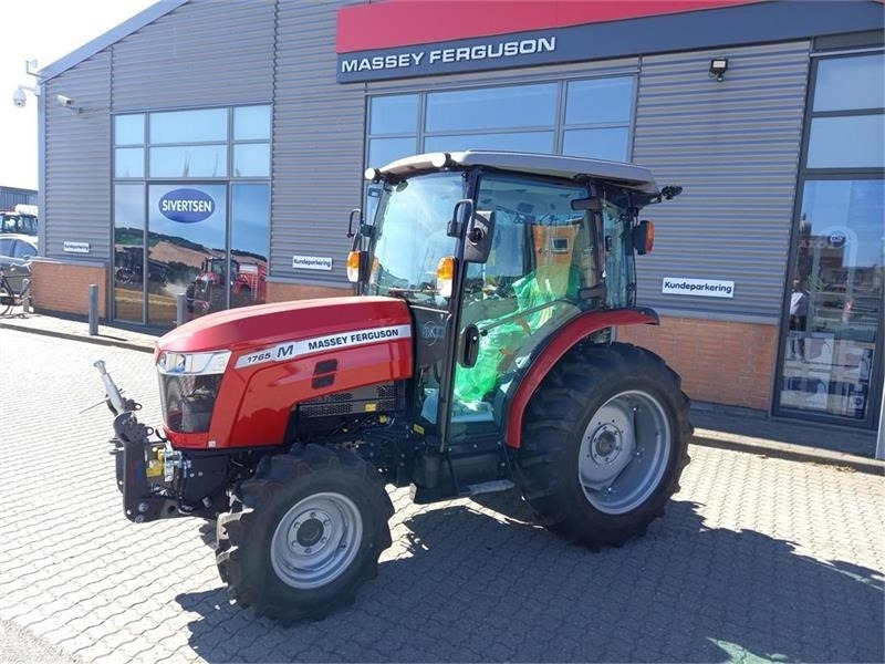 Massey Ferguson 1765 M HC - Municipal tractor: picture 2 Massey Ferguson 1765 M HC - Municipal tractor: picture 2