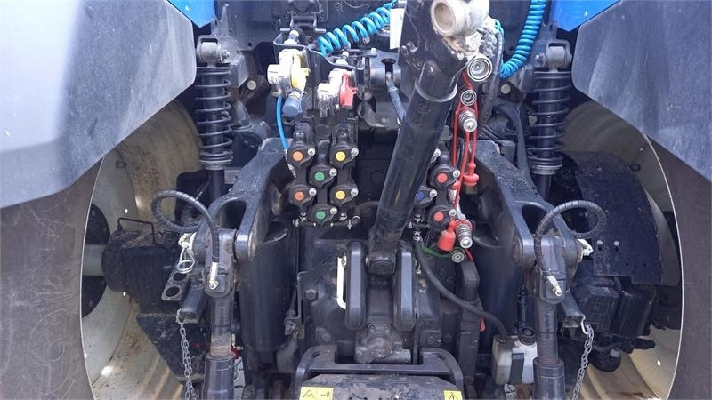 New Holland T7.315 HD  - Farm tractor: picture 5 New Holland T7.315 HD  - Farm tractor: picture 5