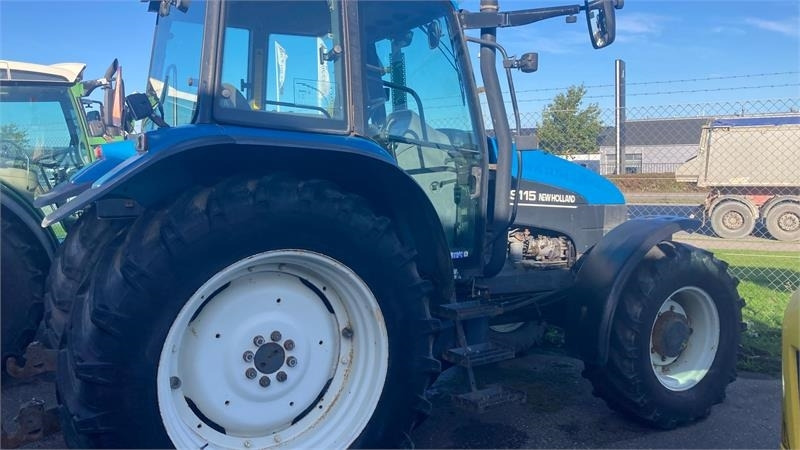 New Holland TS115 - Farm tractor: picture 2 New Holland TS115 - Farm tractor: picture 2