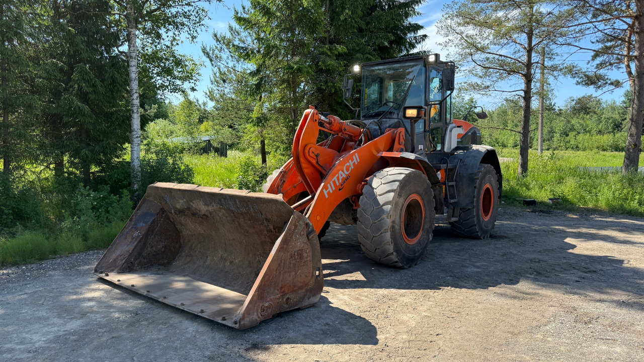 Hitachi ZW140 - Wheel loader: picture 1 Hitachi ZW140 - Wheel loader: picture 1