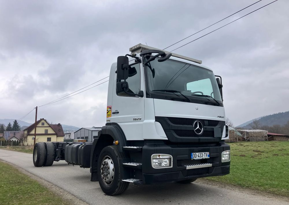 Mercedes-Benz Mercedes Axor 1829  Rama do zabudowy kiper beczka hakowiec laweta - Cab chassis truck: picture 1 Mercedes-Benz Mercedes Axor 1829  Rama do zabudowy kiper beczka hakowiec laweta - Cab chassis truck: picture 1