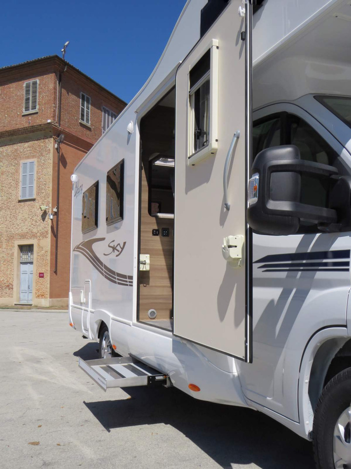 Fiat Ducato RETRACTABLE PLATFORM (300KG CAPACITY) - Alcove motorhome: picture 2 Fiat Ducato RETRACTABLE PLATFORM (300KG CAPACITY) - Alcove motorhome: picture 2