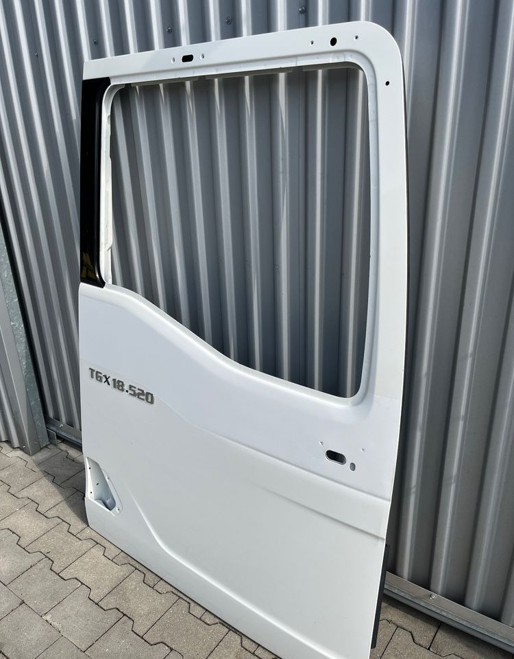 Drzwi prawe MAN TGX TG3 drzwi pasażera nowy model - Body and exterior for Truck: picture 2 Drzwi prawe MAN TGX TG3 drzwi pasażera nowy model - Body and exterior for Truck: picture 2