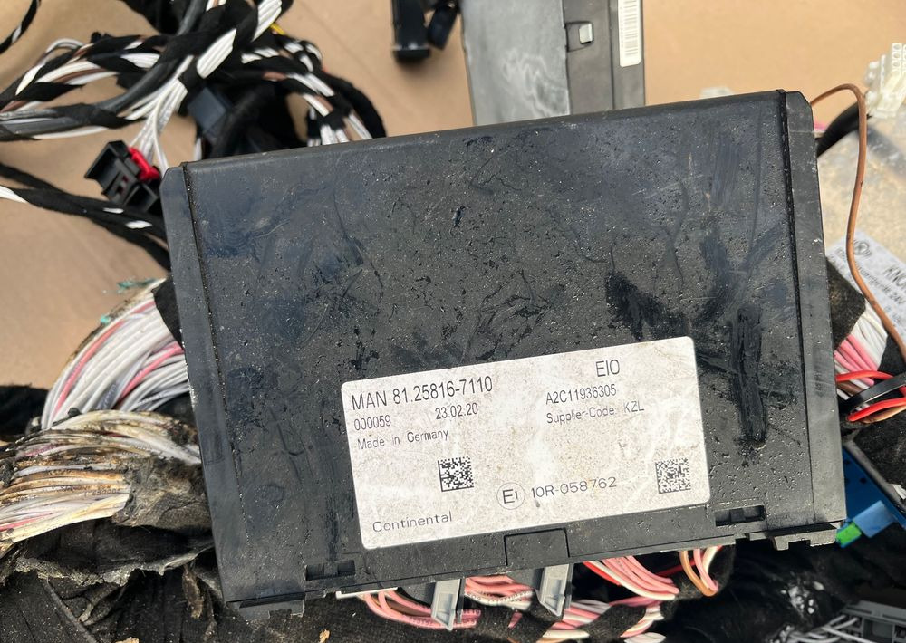 Elektronika kabiny MAN TG3 TGX TGS nowy model sterowniki licznik wiązka - Cab and interior for Truck: picture 4 Elektronika kabiny MAN TG3 TGX TGS nowy model sterowniki licznik wiązka - Cab and interior for Truck: picture 4