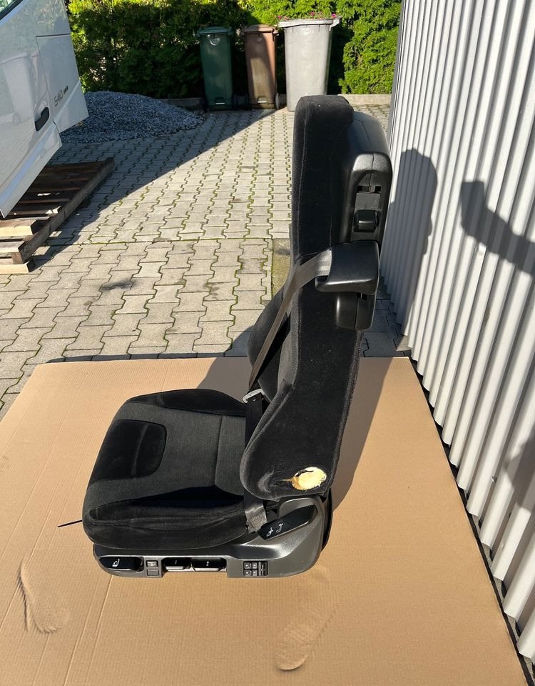 Fotel kierowcy MAN TG3 TGX nowy model siedzenie lewe - Cab and interior for Truck: picture 3 Fotel kierowcy MAN TG3 TGX nowy model siedzenie lewe - Cab and interior for Truck: picture 3