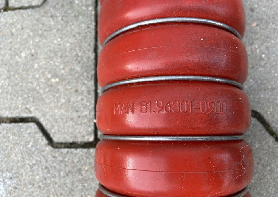 Guma chłodnicy MAN TGX TGS TG3 NOWA łącznik - Radiator for Truck: picture 3 Guma chłodnicy MAN TGX TGS TG3 NOWA łącznik - Radiator for Truck: picture 3