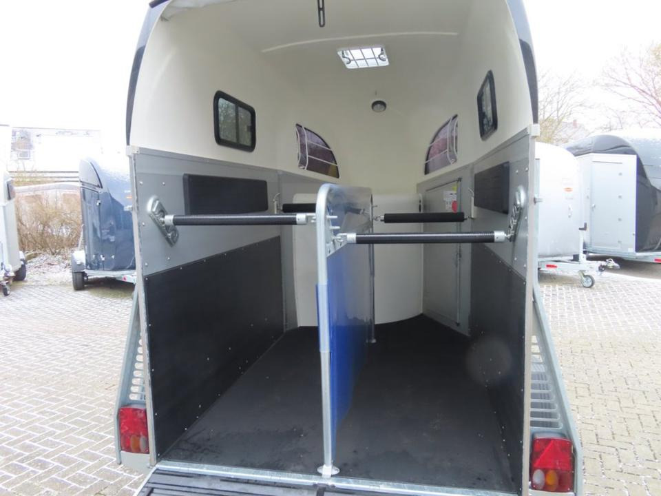 Horse trailer Böckmann Pferdeanhänger Champion R extra Fenster Dachlüfter SaKa.: picture 8 Horse trailer Böckmann Pferdeanhänger Champion R extra Fenster Dachlüfter SaKa.: picture 8