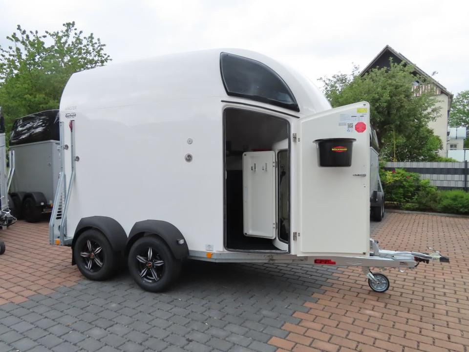 Böckmann Pferdeanhänger, Master 25, Mittelpostentrennwand, 100 km - Horse trailer: picture 1 Böckmann Pferdeanhänger, Master 25, Mittelpostentrennwand, 100 km - Horse trailer: picture 1