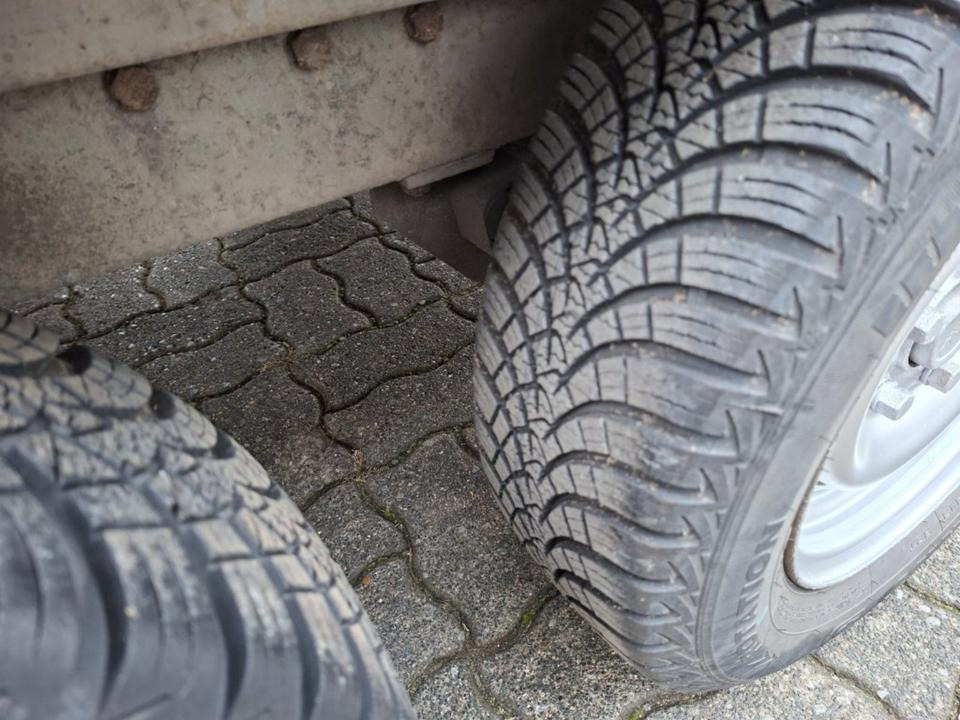 Humbaur PKW-Anhänger, 1,6 t Tandem Stirnwandklappe Kofferanhänger - Closed box trailer: picture 4 Humbaur PKW-Anhänger, 1,6 t Tandem Stirnwandklappe Kofferanhänger - Closed box trailer: picture 4