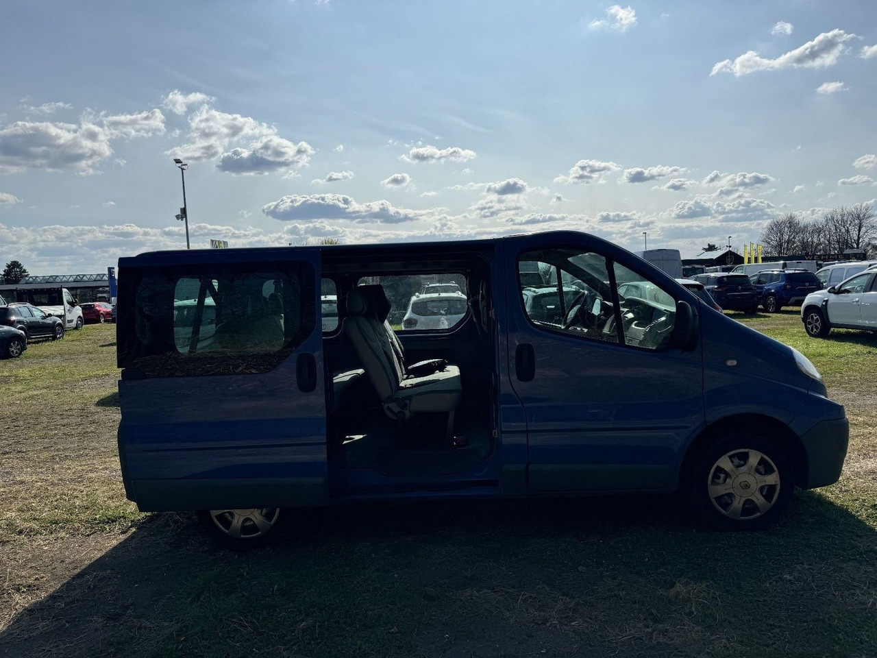Renault Trafic Combi dCi90 L1H1 9-Sitzer - Passenger van: picture 5 Renault Trafic Combi dCi90 L1H1 9-Sitzer - Passenger van: picture 5