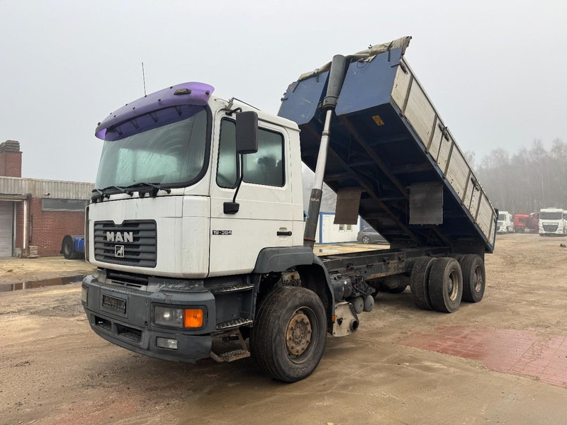 MAN 27.364 (BIG AXLE / STEEL SUSPENSION / 6 CYLINDER / 6X4 / 10 TIRES) - Tipper: picture 1 MAN 27.364 (BIG AXLE / STEEL SUSPENSION / 6 CYLINDER / 6X4 / 10 TIRES) - Tipper: picture 1