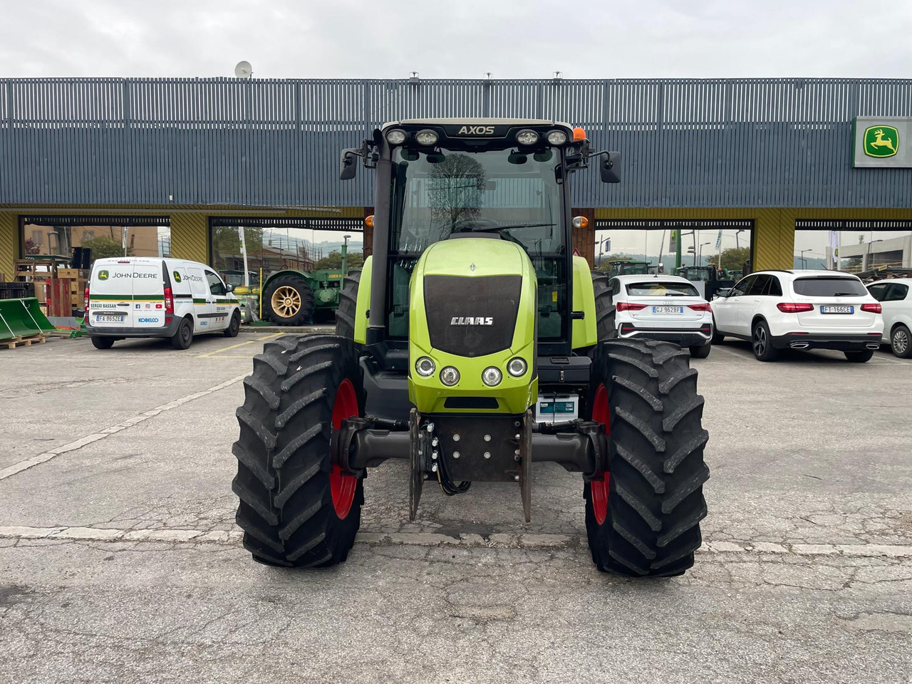 CLAAS AXOS 340 - Farm tractor: picture 3 CLAAS AXOS 340 - Farm tractor: picture 3