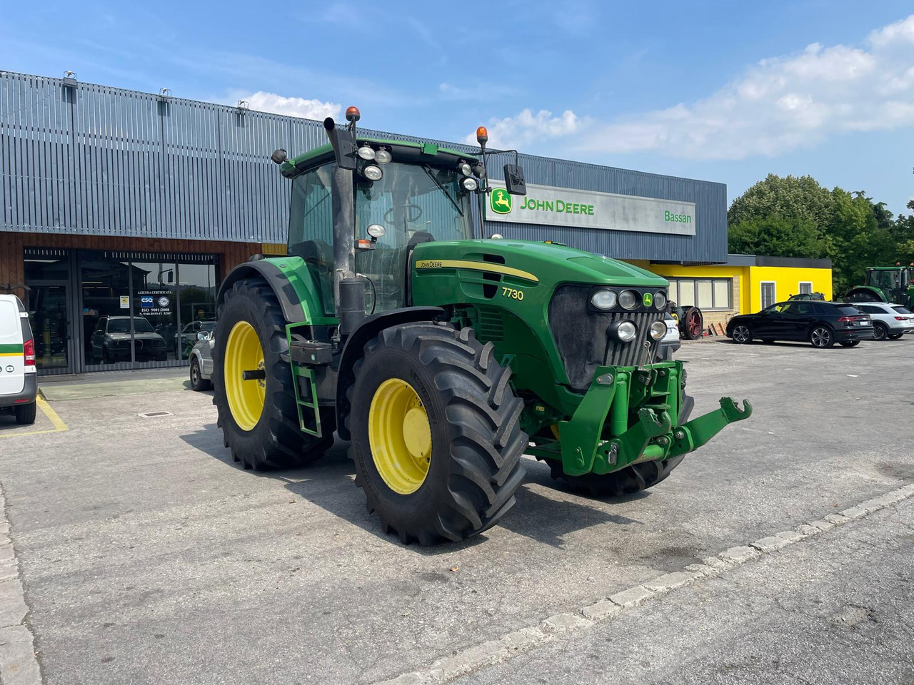 JOHN DEERE 7730 - Farm tractor: picture 2 JOHN DEERE 7730 - Farm tractor: picture 2