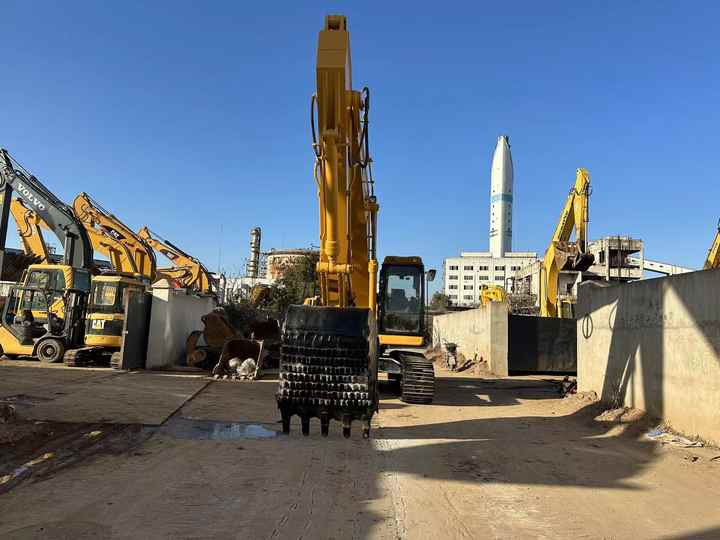Budget-Friendly Cat 325BL Excavator| Original Parts, No Major Repairs, Global Shipping Available! - Crawler excavator: picture 4 Budget-Friendly Cat 325BL Excavator| Original Parts, No Major Repairs, Global Shipping Available! - Crawler excavator: picture 4